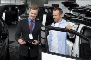Read more about the article What Dealership Training Looks Like: An Expert Guide