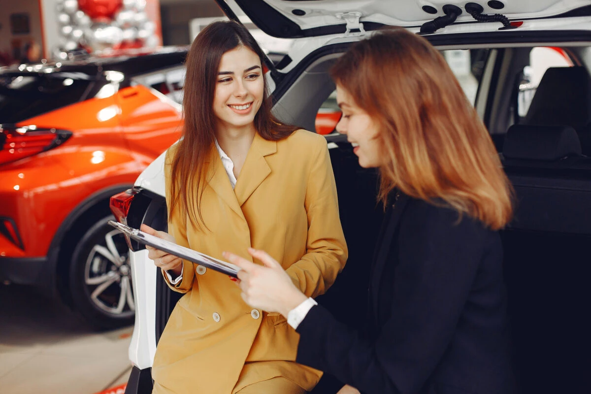 car agent giving