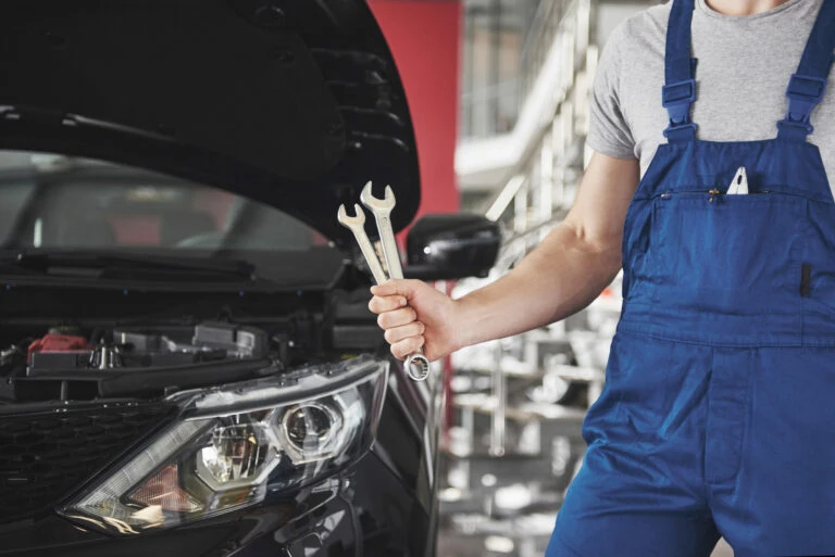 mechanic hold spanner