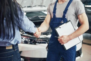 Read more about the article Understanding the Role of an Automotive Service Advisor